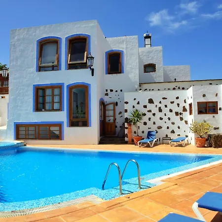 La Casona De *