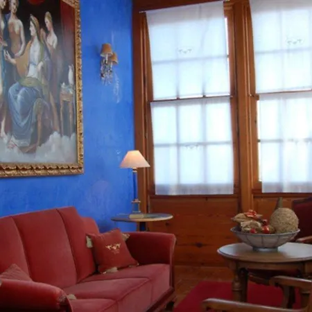 La Casona De *